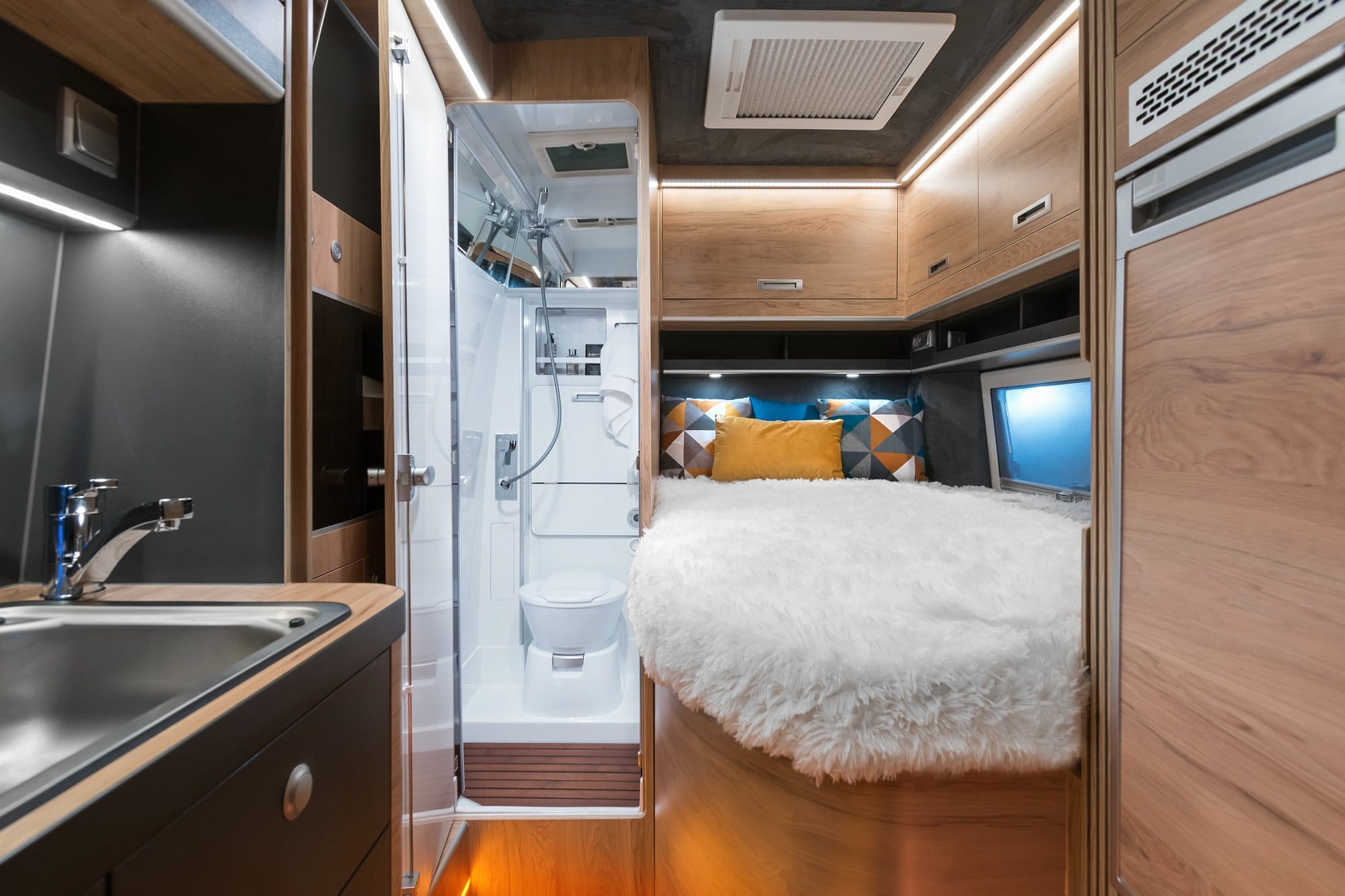 globe traveller interior