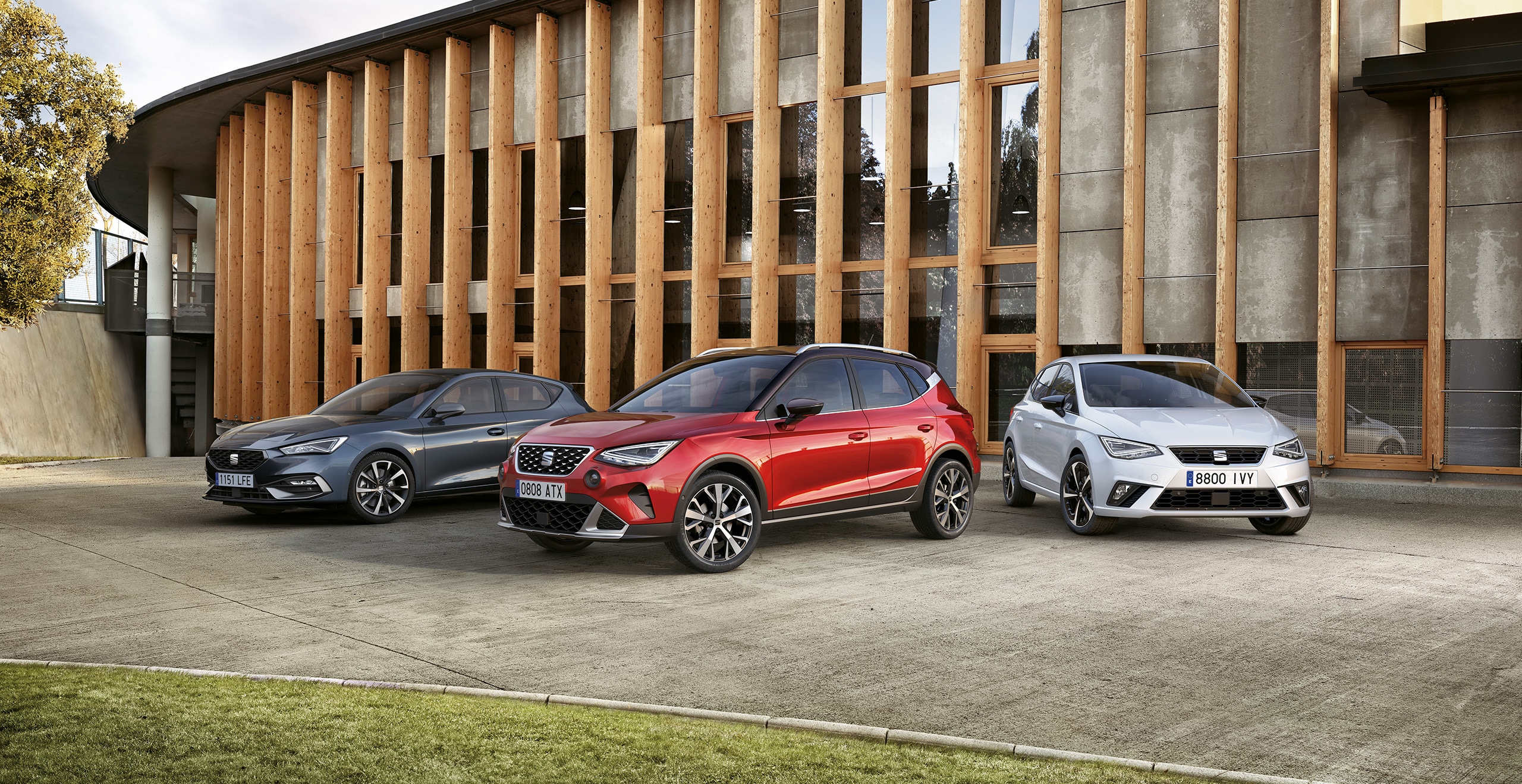 SEAT Leon, Arona and Ateca line-up outside building