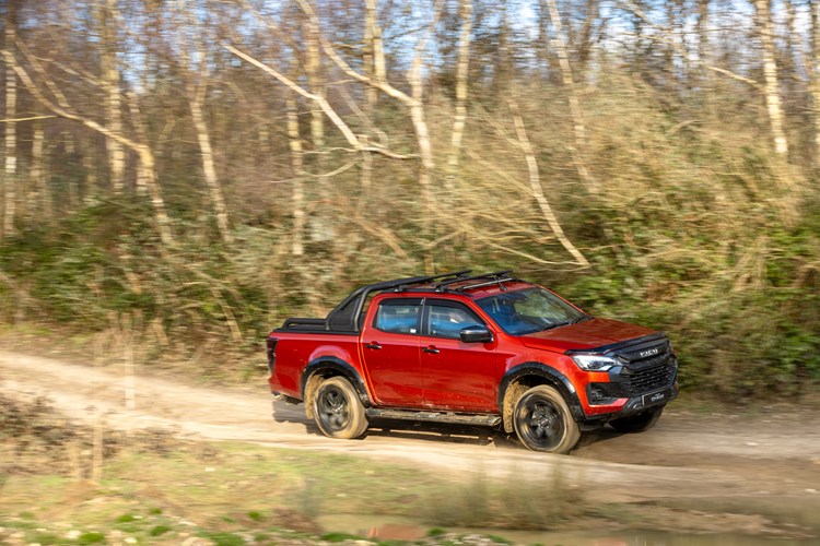 D-MAX V-CROSS
