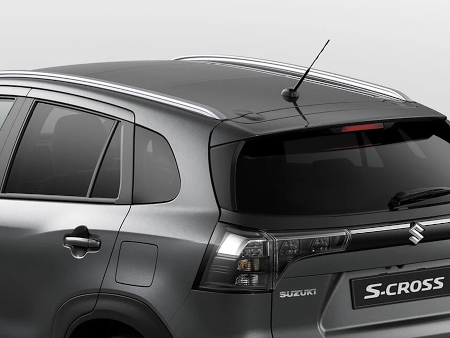 roof and rear of Suzuki S-Cross