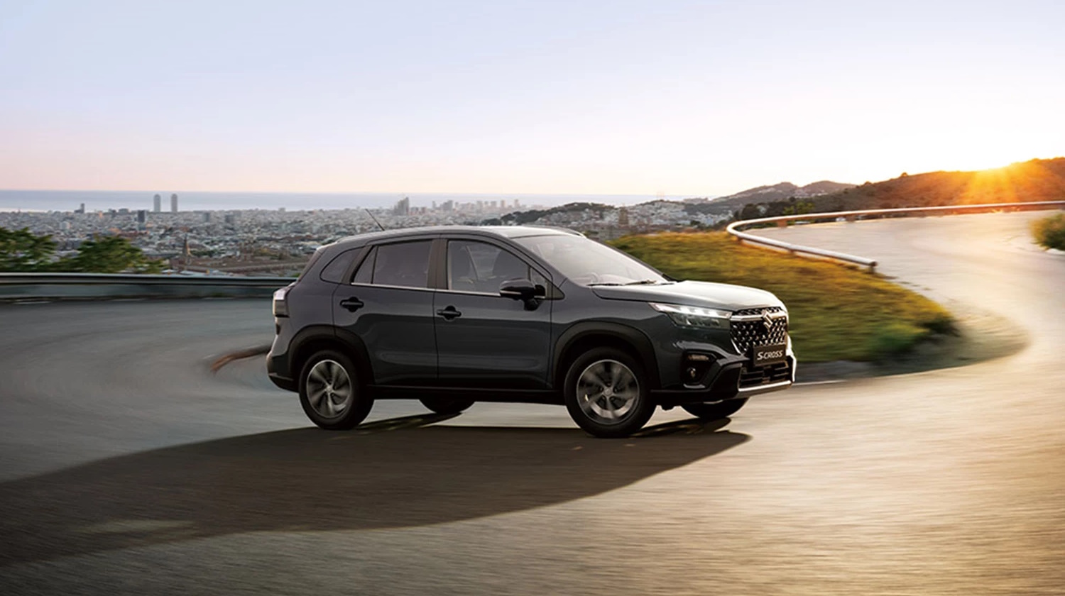 Suzuki S-Cross Driving