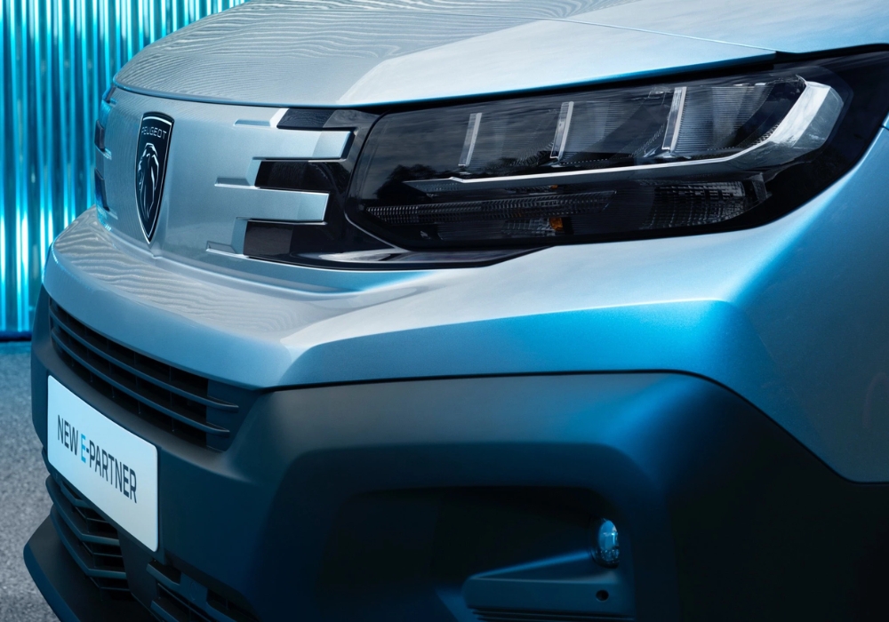Peugeot e-Partner front headlight and grille detail with modern LED lighting design.