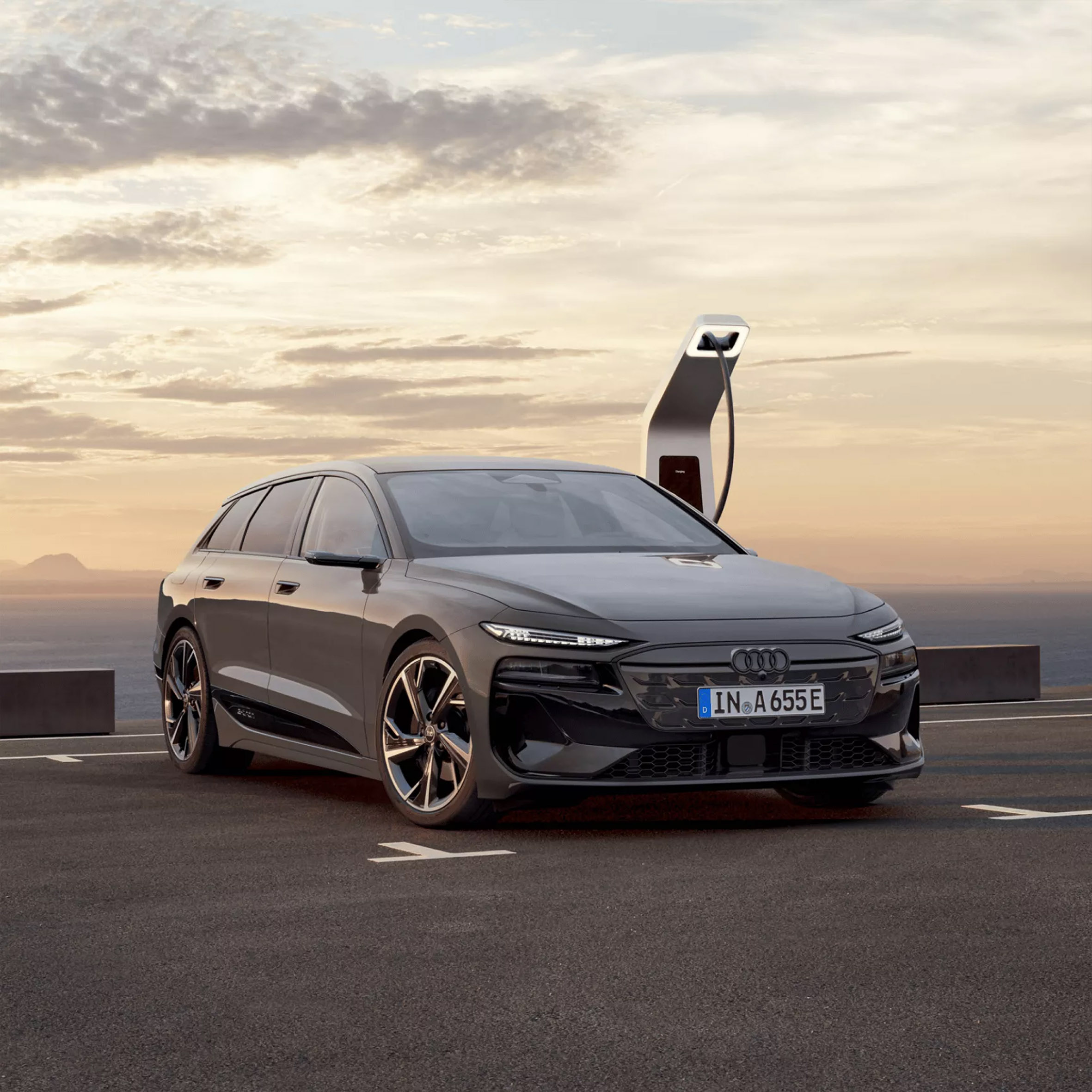 Audi A6 Avant e-tron On Charge
