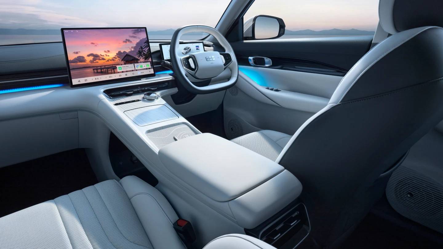 indoor of geely starray