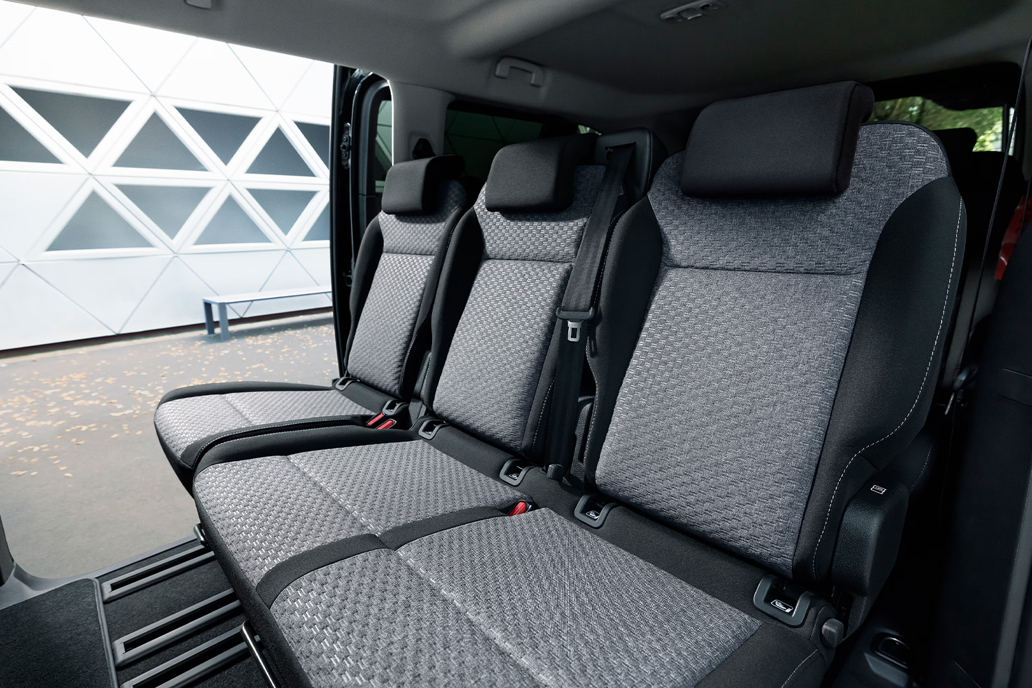 back seats of an ë-spacetourer