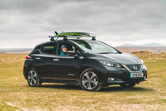 Solar-powered record: Nissan’s Electric Ecosystem supports professional surfer Alan Stokes’ charity track