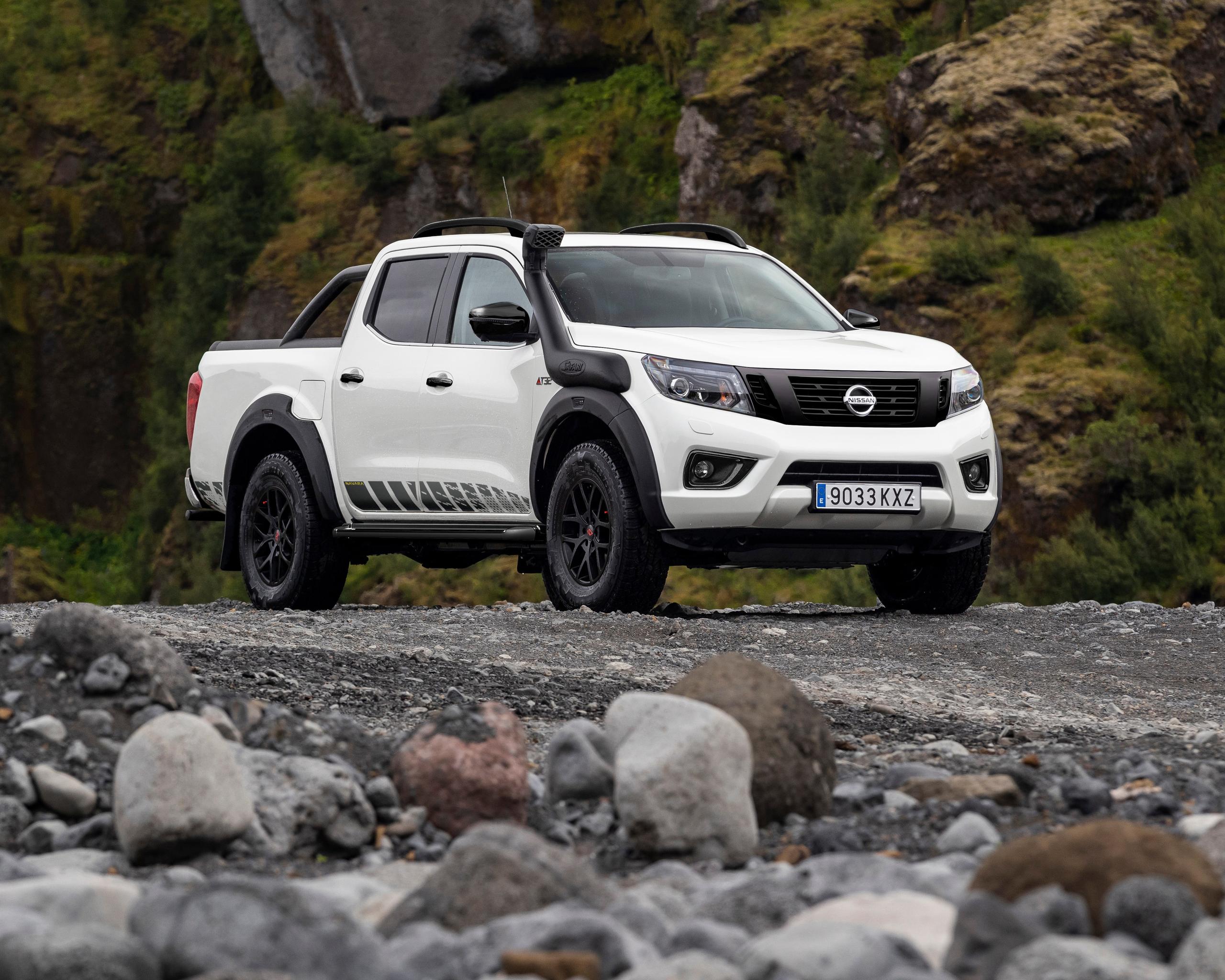  Nissan reveals new Navara OFF-ROADER AT32 – more efficient, even tougher