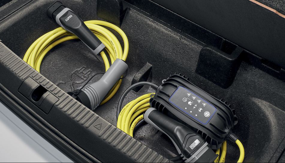 ŠKODA Superb charger storage
