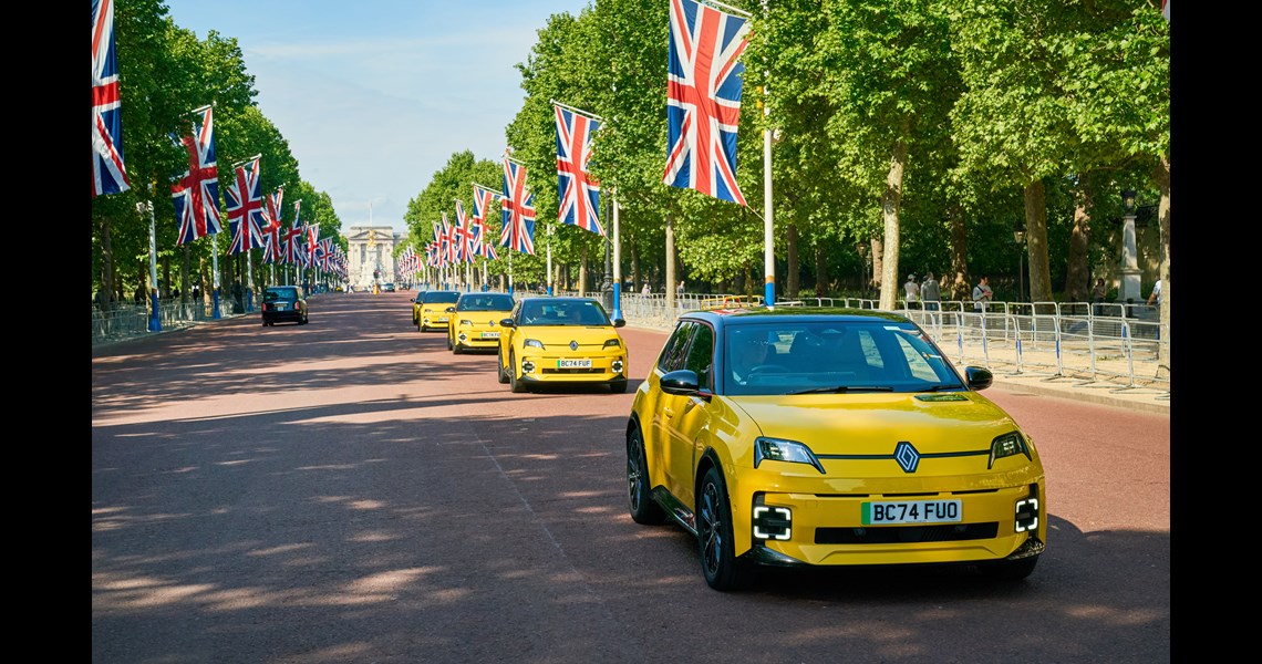 ONE-PEDAL DRIVING MODE CONFIRMED, AS RENAULT 5 E-TECH ELECTRIC MARKS ONE YEAR ON SALE BY BECOMING BRITAIN’S BEST-SELLING EV IN APRIL