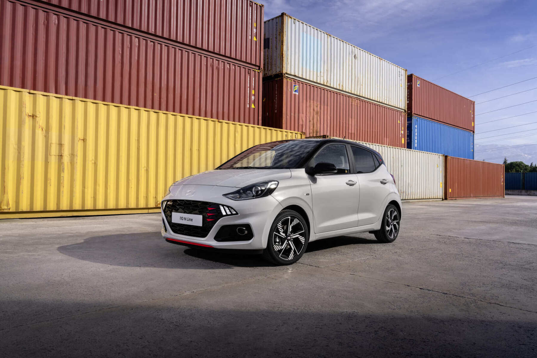White Hyundai i10 Exterior