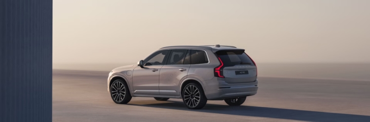 Volvo XC90 Full Side Exterior View