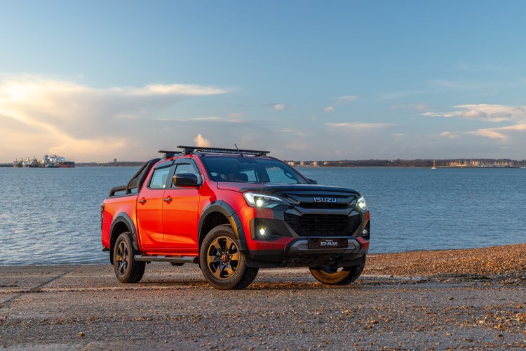 D-MAX V-CROSS