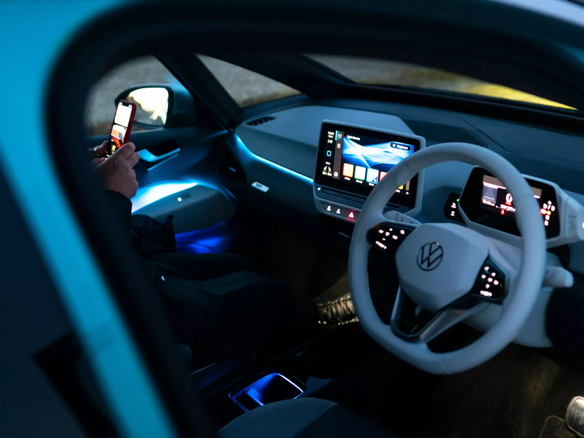 Volkswagen ID.3 Ambient Lighting, steering wheel, infotainment and passenger door blue lighting