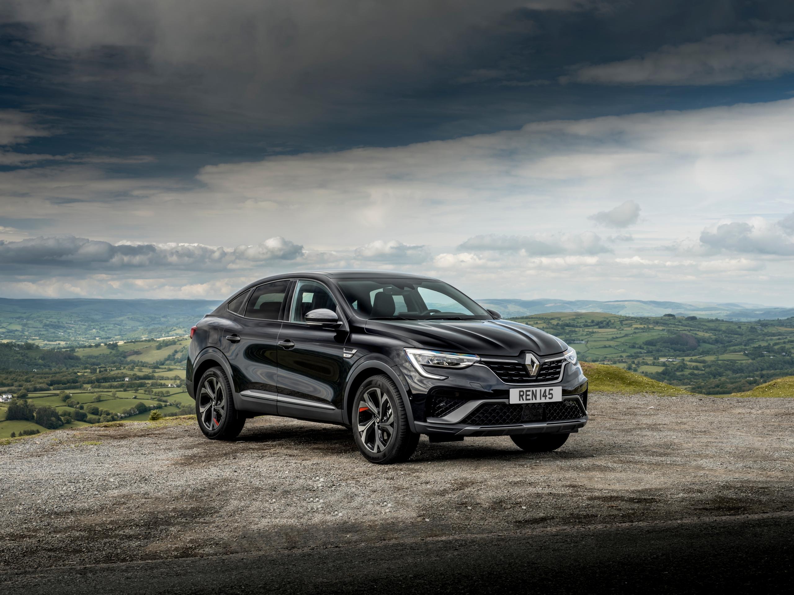 RENAULT ARKANA ILLUSTRATES ITS PERFECT MIX AFTER WINNING THE 'BEST HYBRID' CATEGORY AT THE AUTO TRADER AWARDS