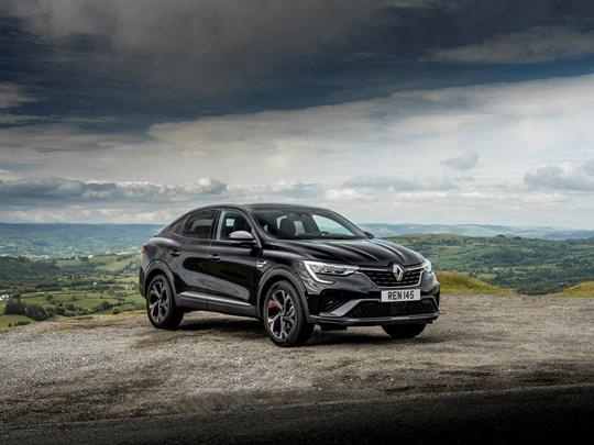 RENAULT ARKANA ILLUSTRATES ITS PERFECT MIX AFTER WINNING THE 'BEST HYBRID' CATEGORY AT THE AUTO TRADER AWARDS