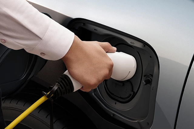 charging Suzuki e Vitara