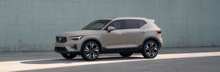Volvo XC40 Full Side Exterior View