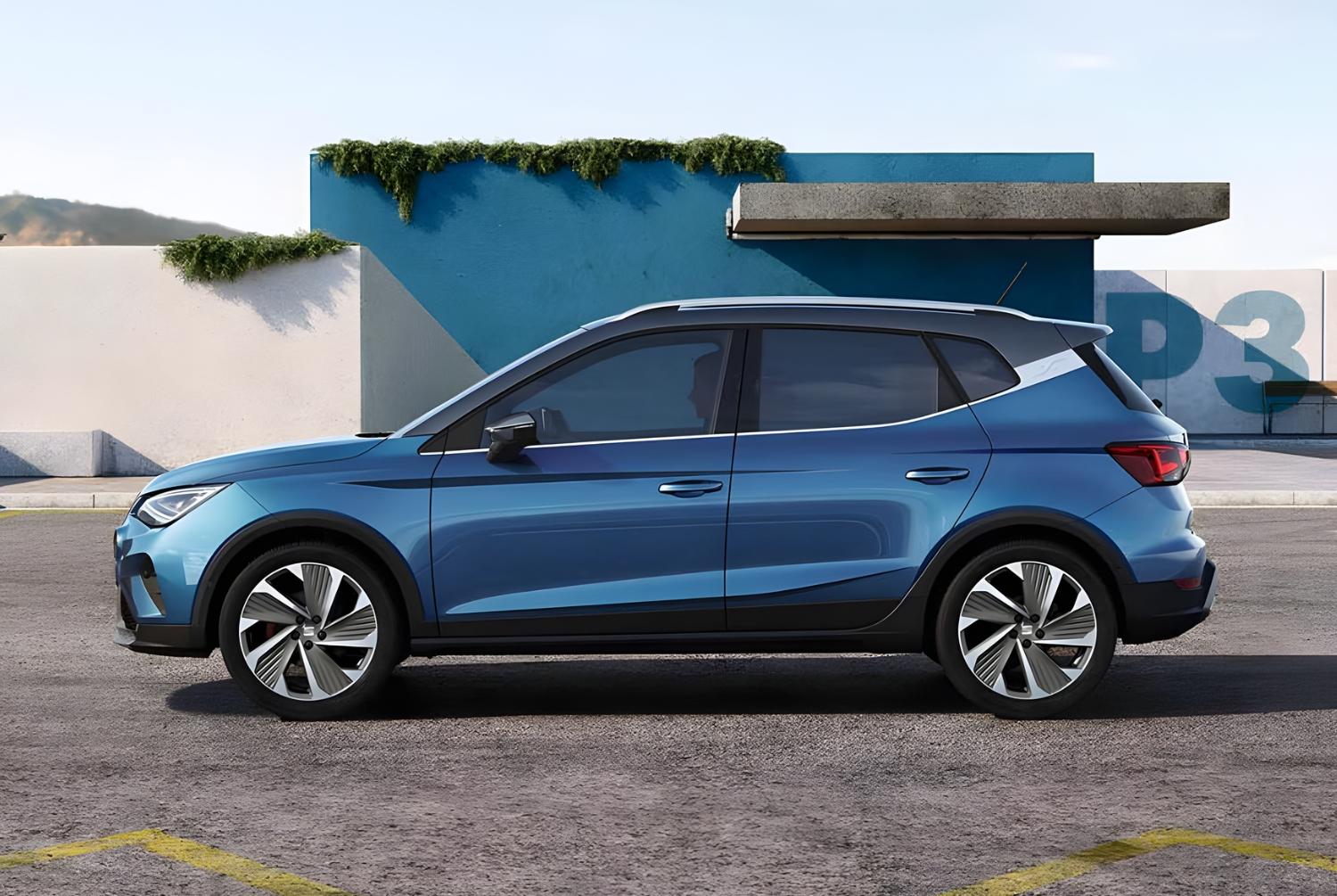 SEAT Arona side exterior.