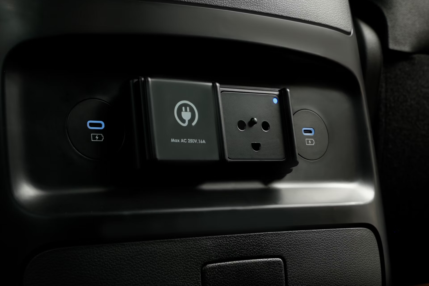 USB-C charging ports in the New Hyundai STARIA