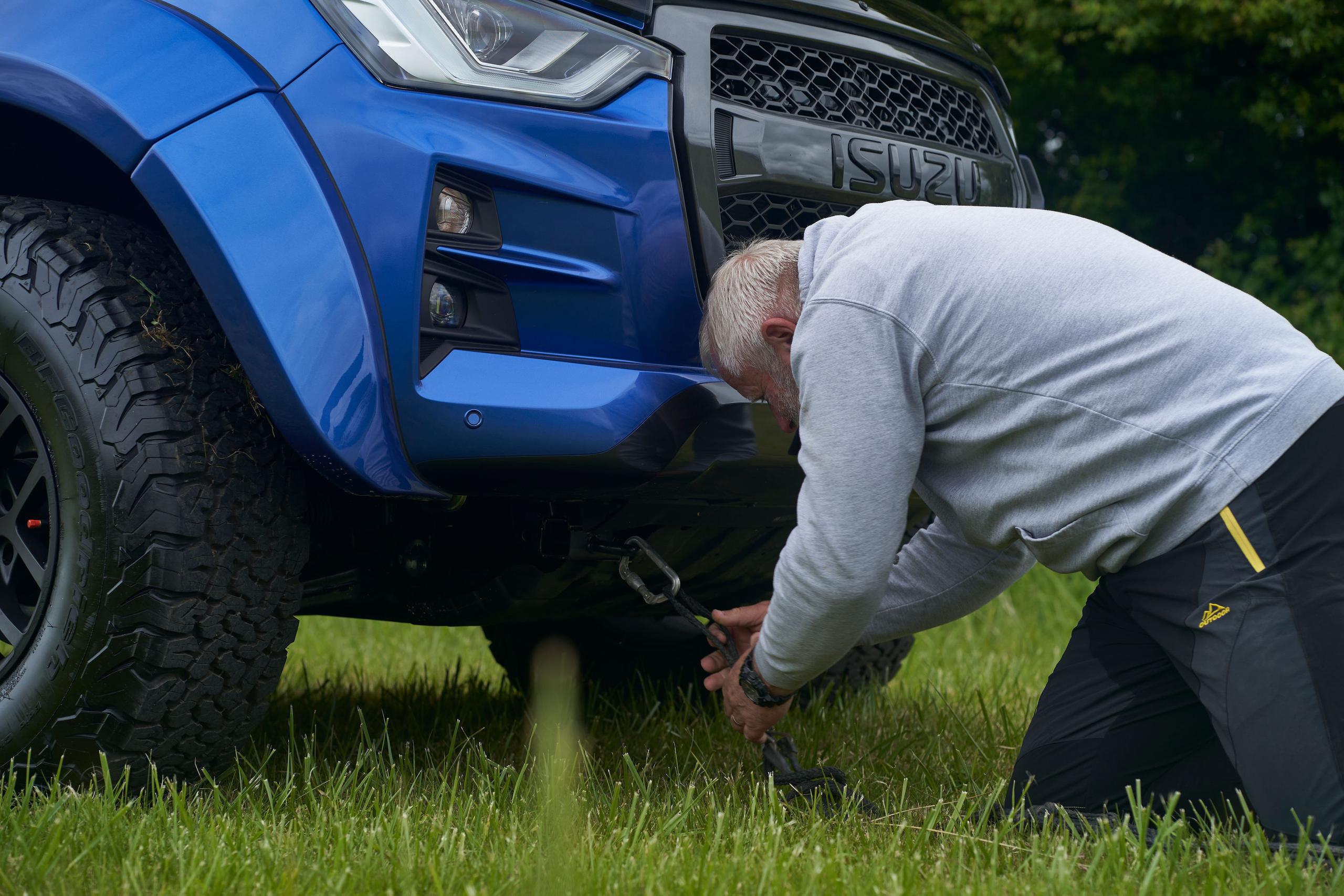 Sleddog Dryland World Championship Isuzu hooking up dog leads