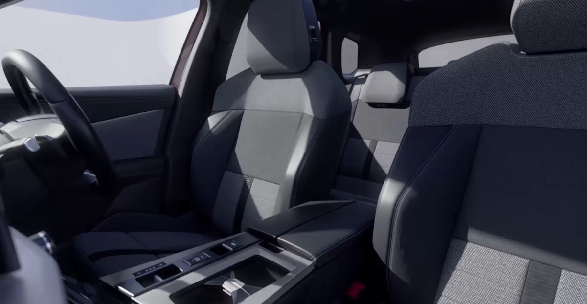 New Grandland 100% Electric & Hybrid models