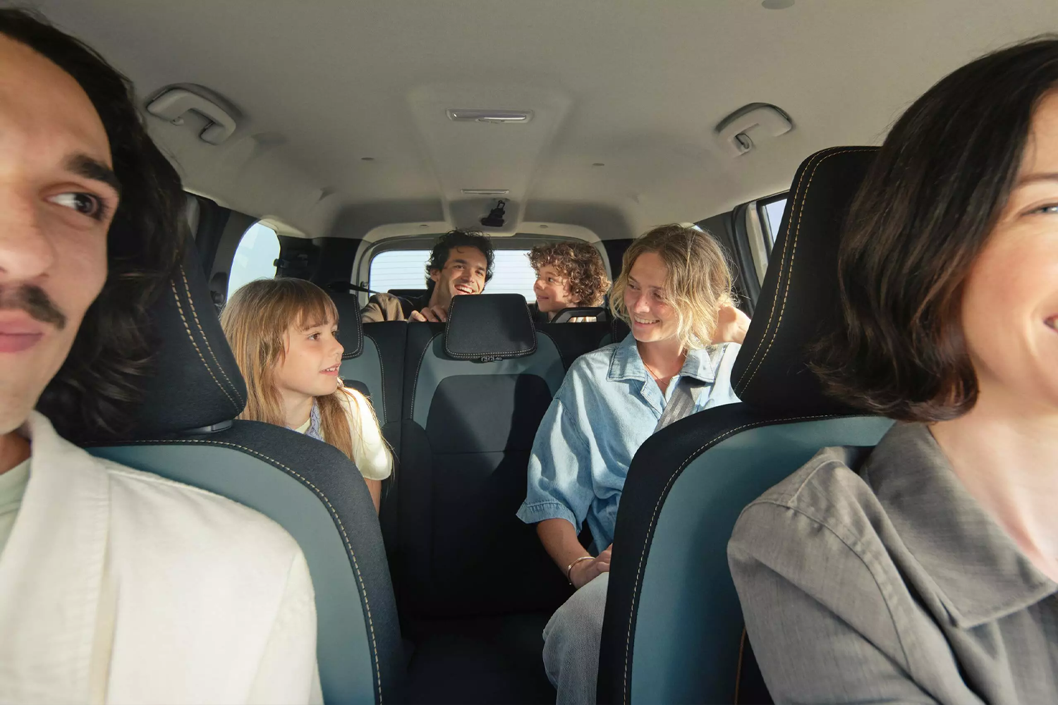 7 people in a new dacia jogger