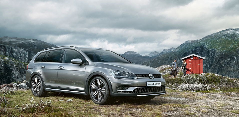 Volkswagen Golf Estate Front Side View