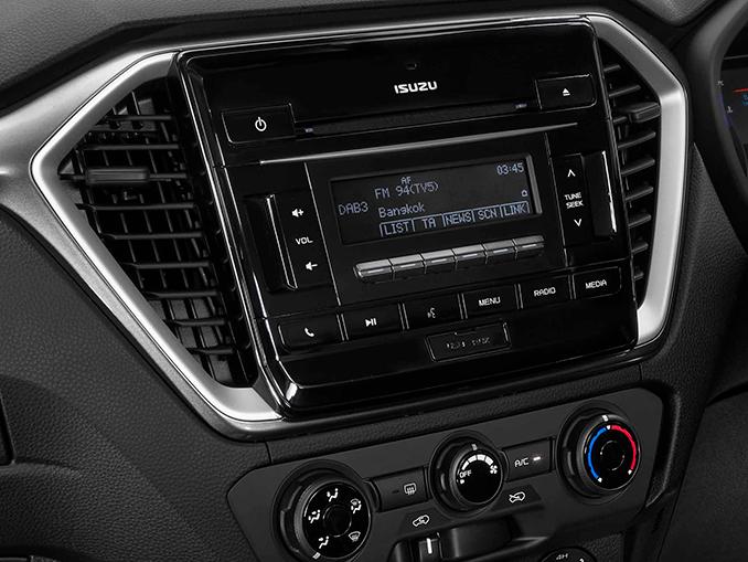 Isuzu D-Max DL20 entertainment