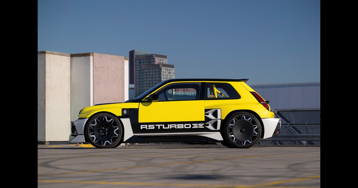 PROFESSIONAL DRIVER AND AUTOMOTIVE INFLUENCER ‘QUEEN B’ BECKY EVANS TO LAY DOWN THE LAP TO BEAT ON THE RENAULT 5 TURBO 3E SIM RACER AT MAISON RENAULT ON OXFORD STREET 