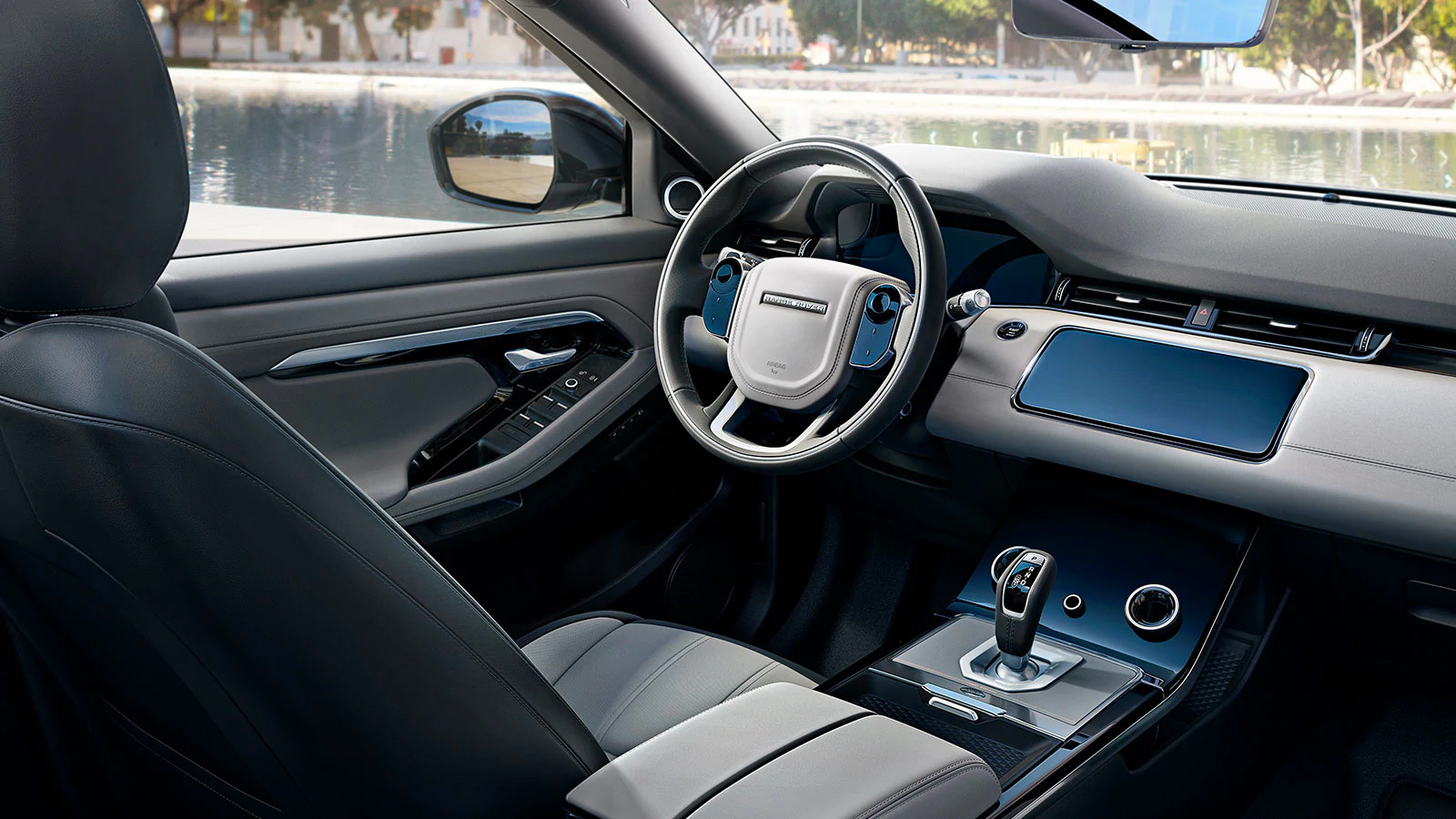 Evoque interior