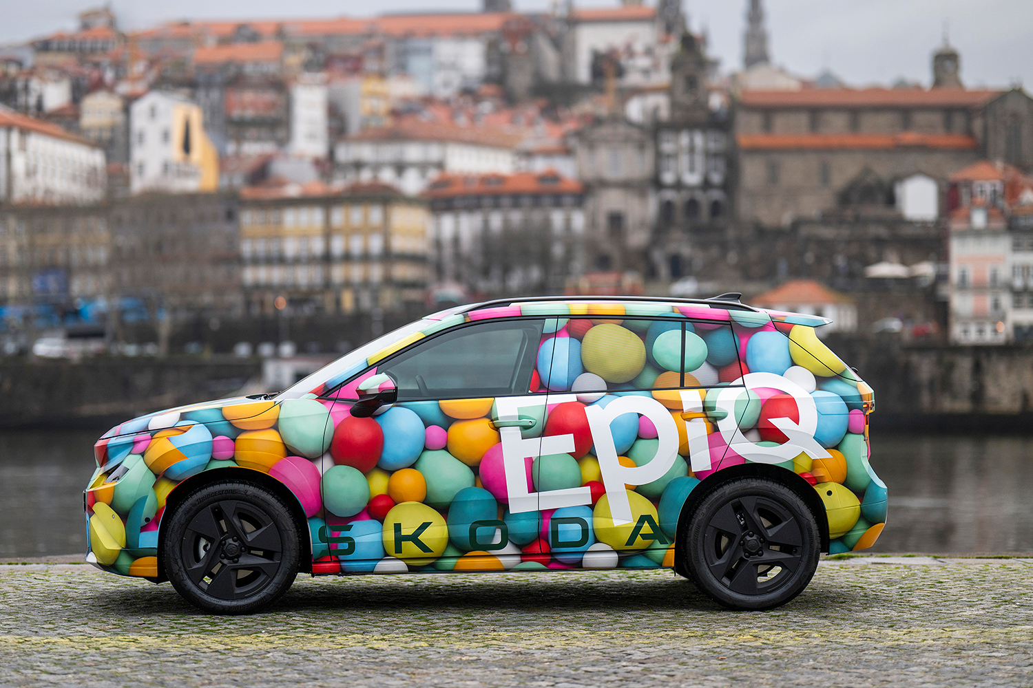 Side on view of All-New Škoda Epiq