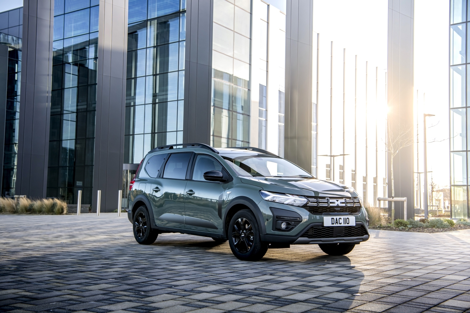 DACIA JOGGER MEANS BUSINESS AS IT WINS 'BEST VALUE CAR' FOR THE SECOND YEAR RUNNING