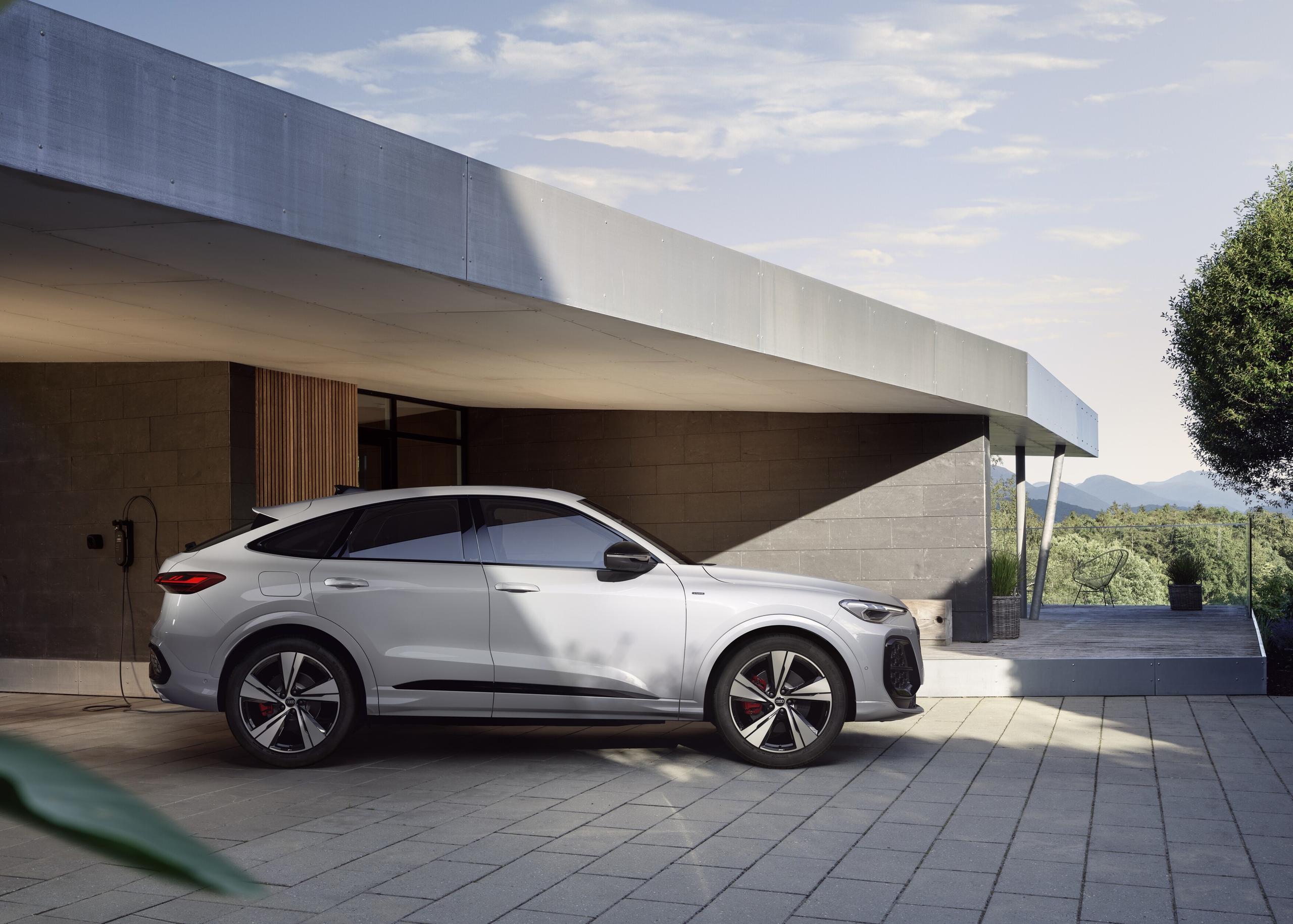 New Audi Q5 Sportback e‑hybrid side view