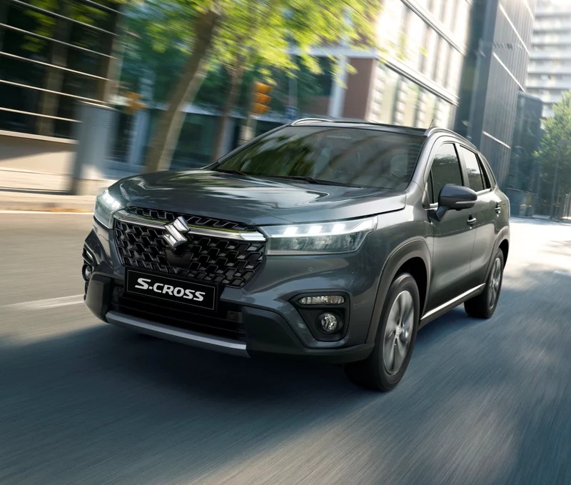 Suzuki S-Cross driving through the city
