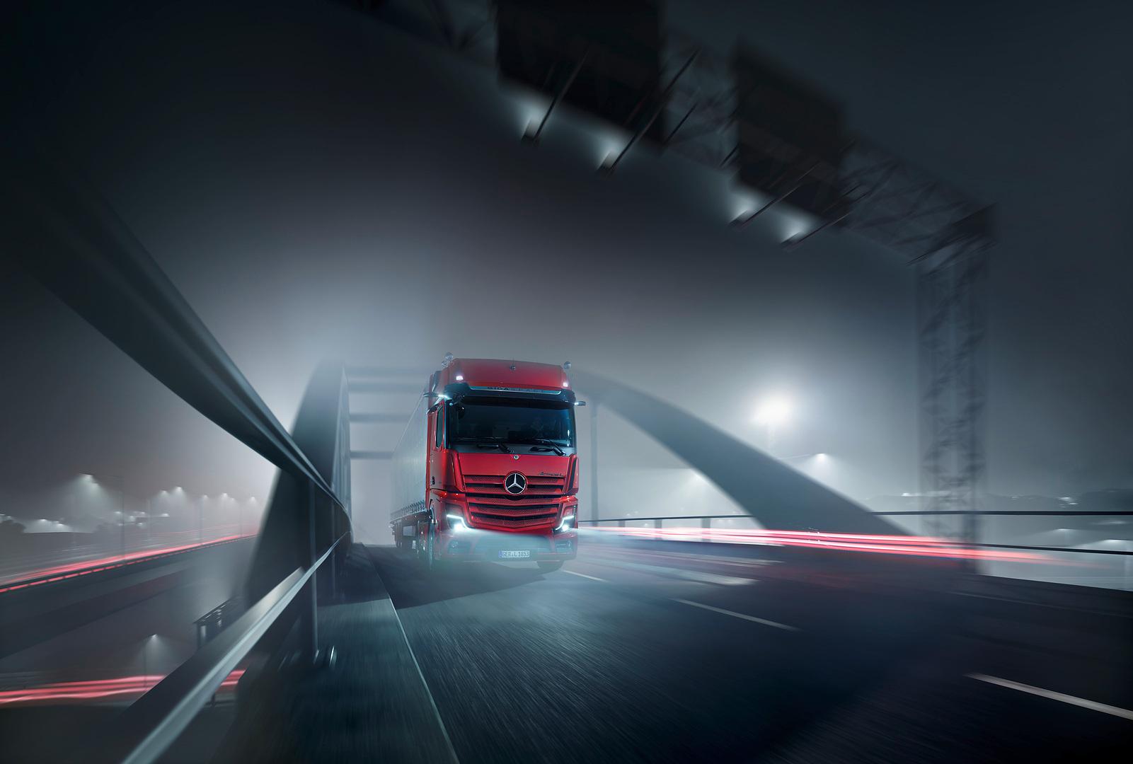 https://bluesky-cogcms.cdn.imgeng.in/media/3rrfdkxp/actros-l-1.jpg