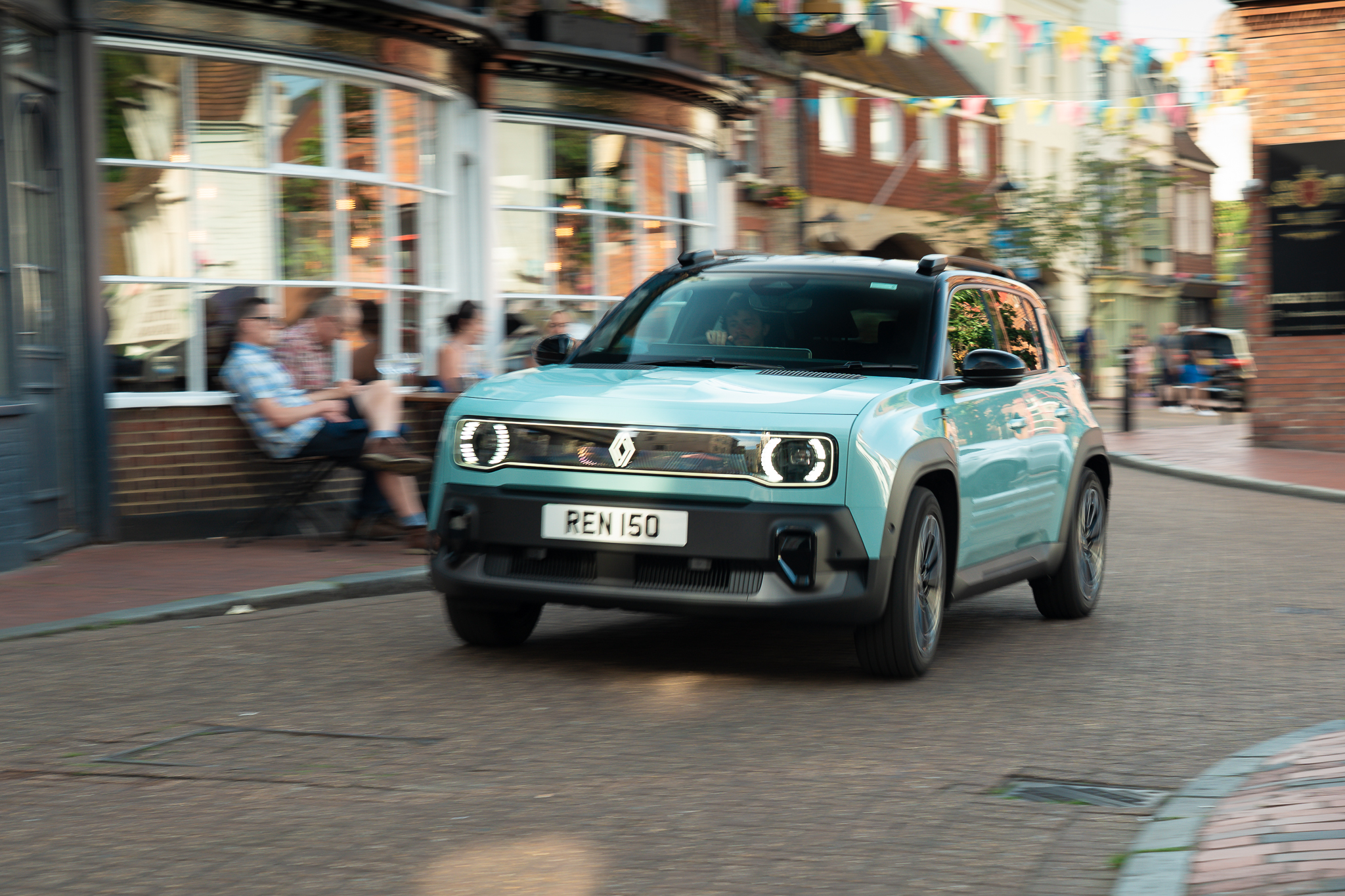 RENAULT CLAIMS A TRIO OF TROPHIES AT THE WHAT CAR? AWARDS 2026, WITH SUCCESS FOR RENAULT 4, 5 AND CLIO