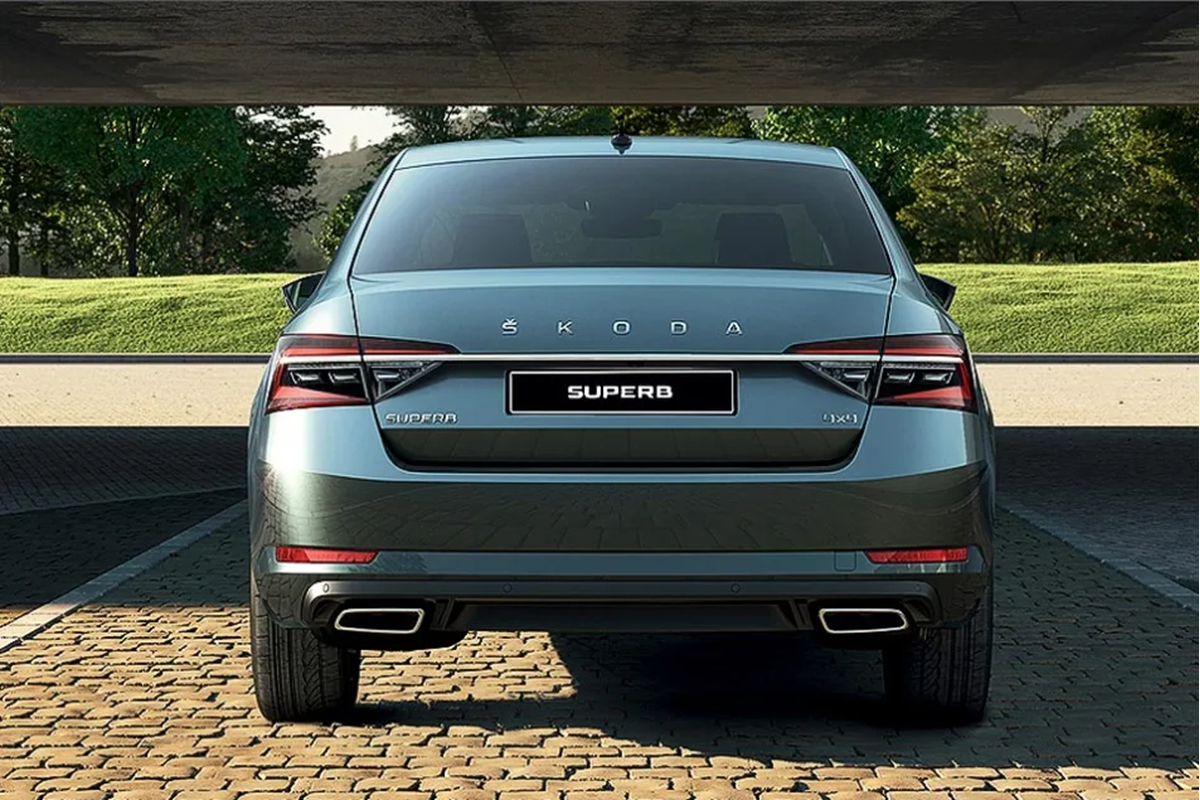 AllNew Superb Hatch Winchester Motor Group SKODA