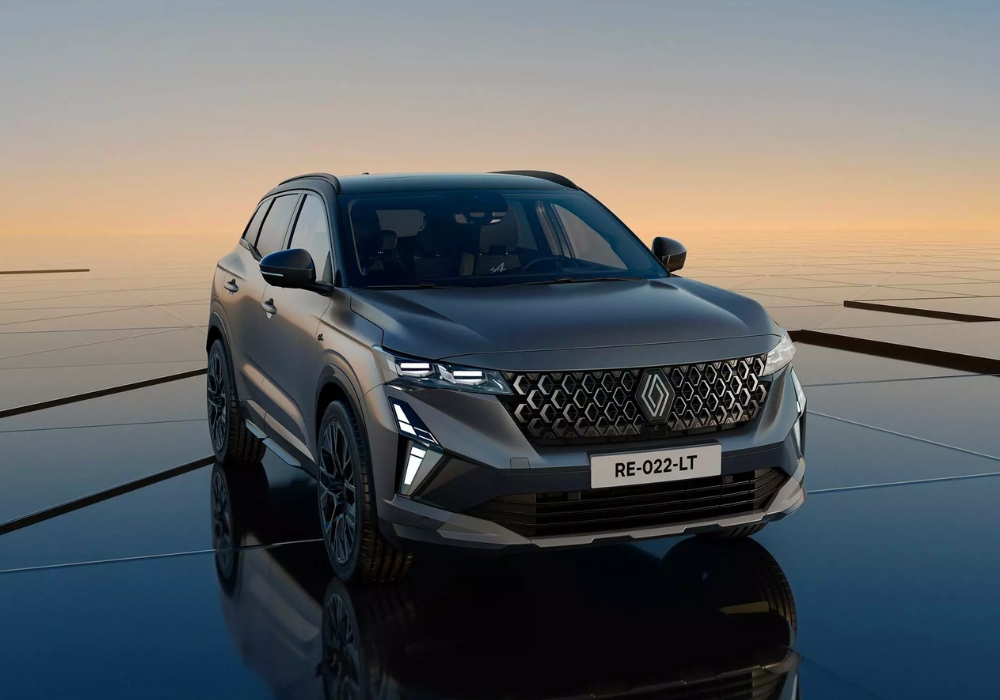 Front exterior view of Renault Austral highlighting grille design and front styling.