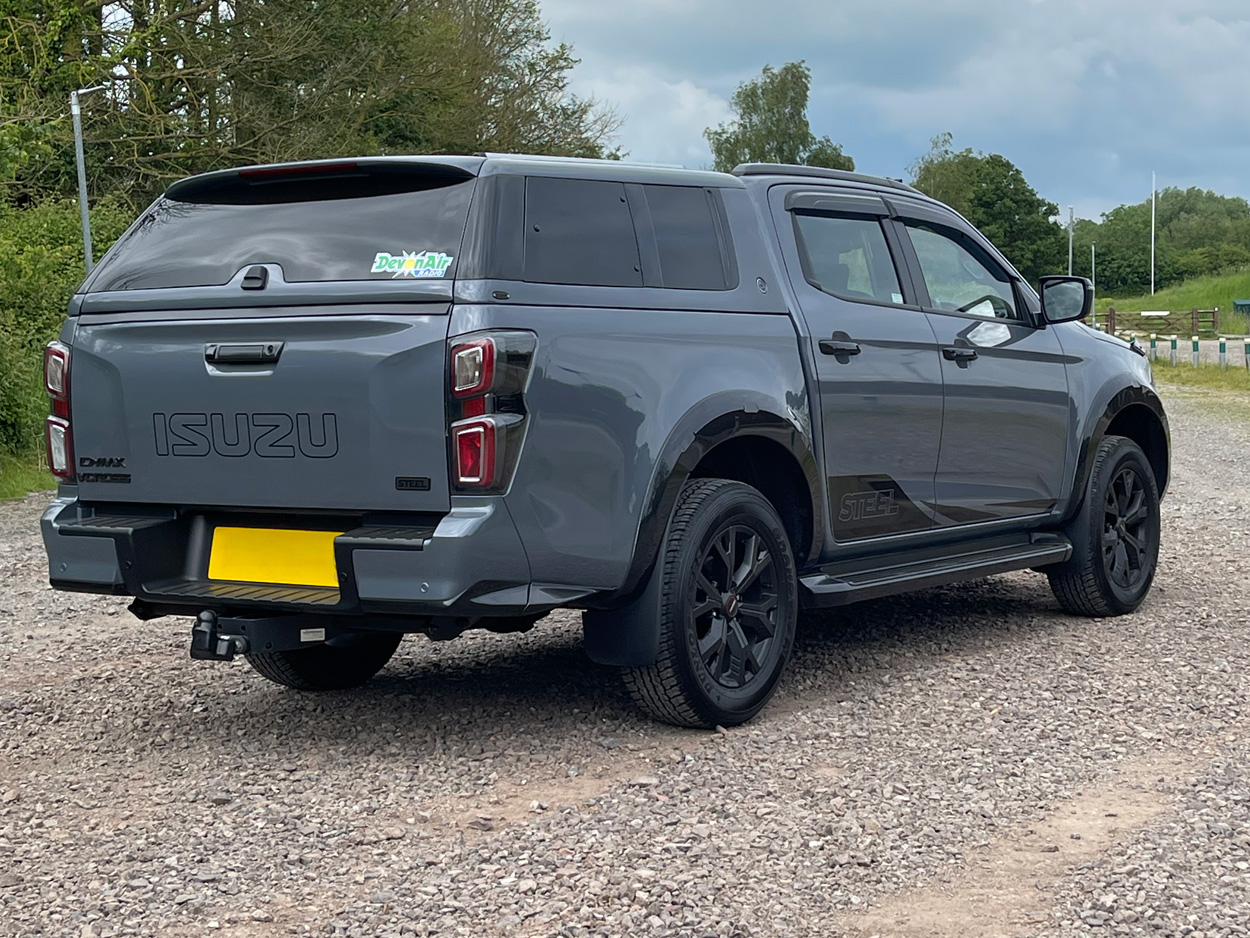 Isuzu D-Max V-Cross STEEL Edition