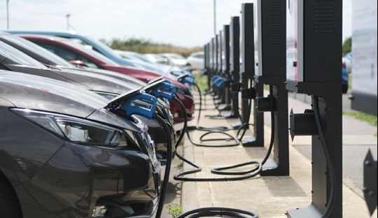 Parking up to power business: E.ON and Nissan announce major V2G project milestone