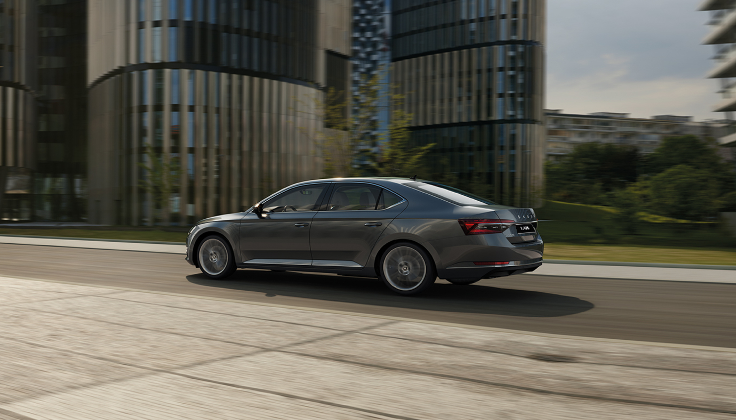 SKODA Superb Hatch Rear Side View