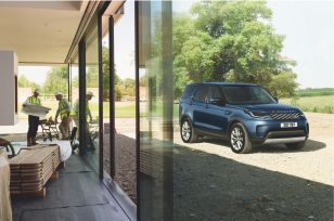 Land rover discover in the sun