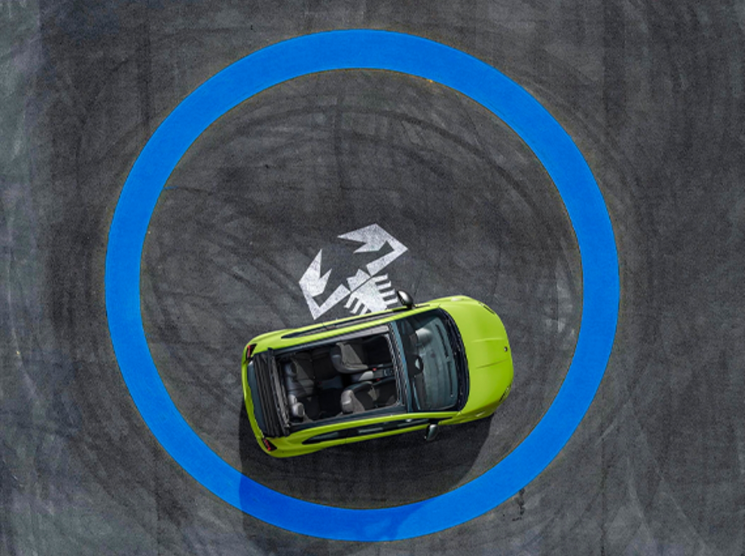 Abarth 500e 360 camera