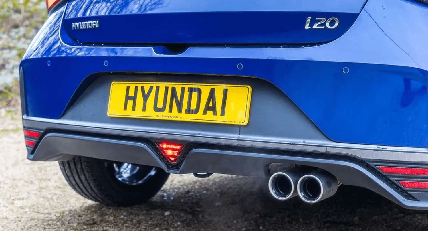 Hyundai i20 blue rear spoiler