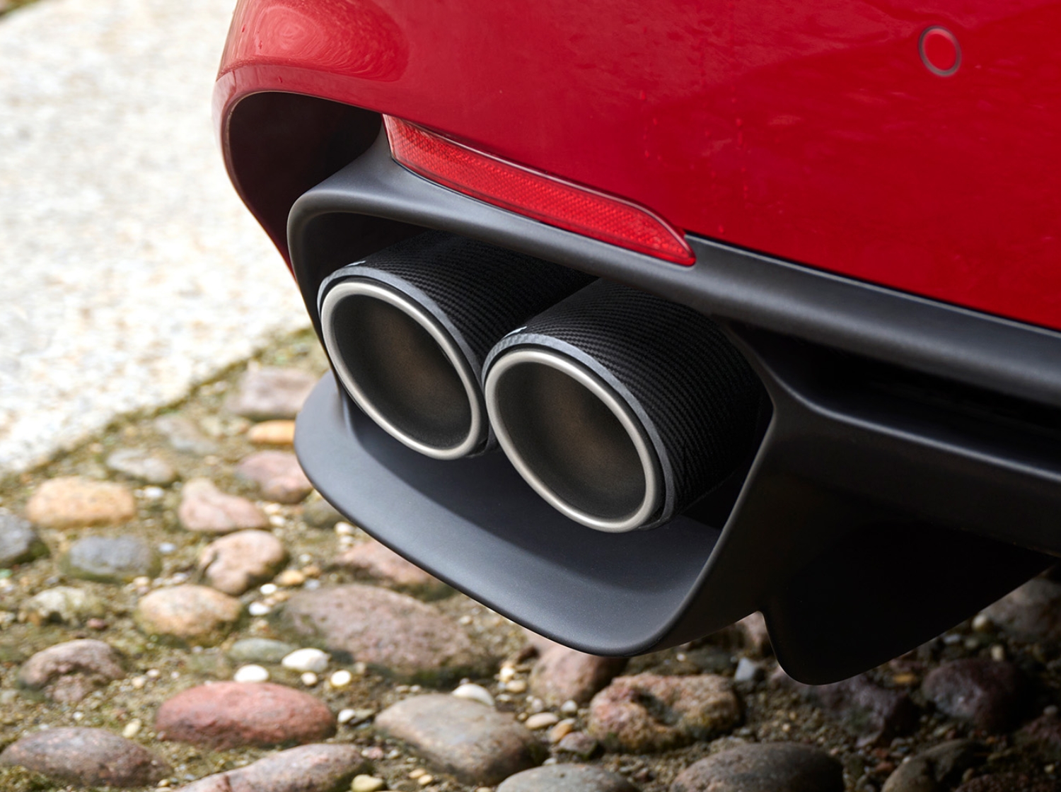 Giulia Quadrifoglio exhaust