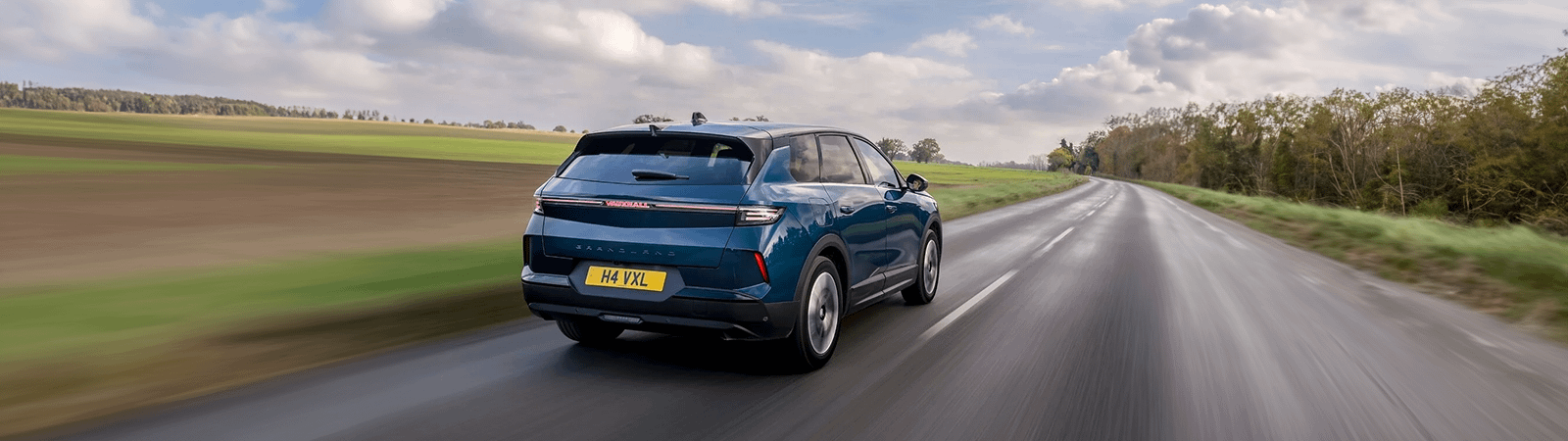 VAUXHALL GRANDLAND CROWNED MEDIUM CAR OF THE YEAR AT COMPANY CAR & VAN AWARDS