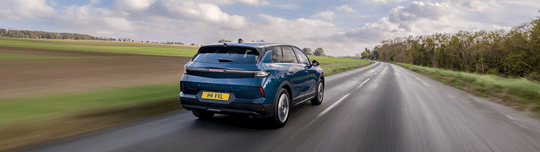 VAUXHALL GRANDLAND CROWNED MEDIUM CAR OF THE YEAR AT COMPANY CAR & VAN AWARDS