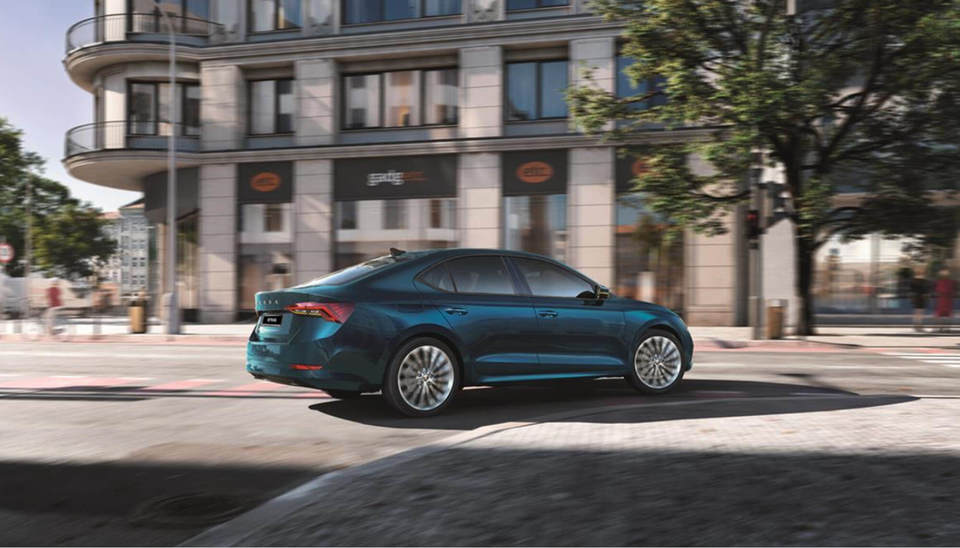 SKODA Octavia Hatch Rear Side View