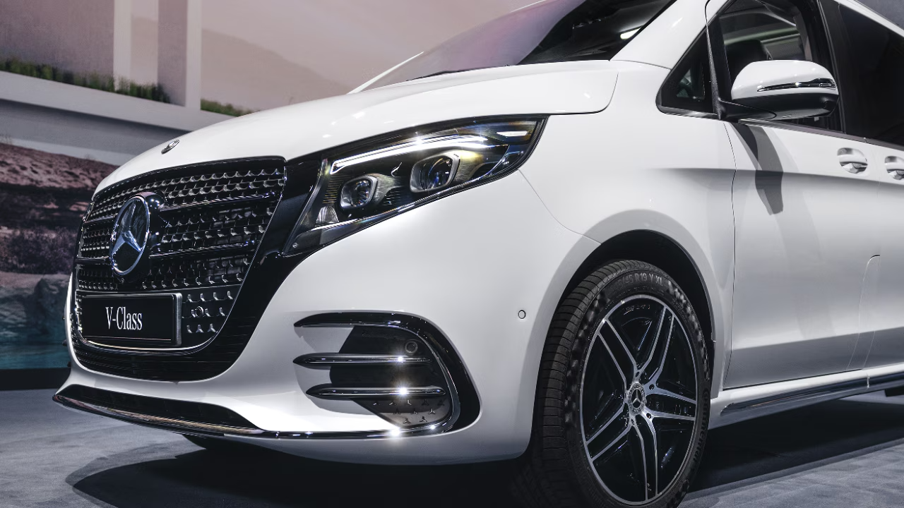 Mercedes V-Class In White Grill