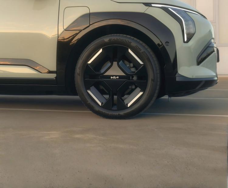 The Kia EV3 gallery image 7
